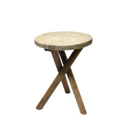 Stołek taboret z surowego drewna